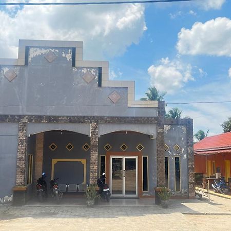 Oyo 93119 Guest House Leo Patra Muara Badak Ngoại thất bức ảnh