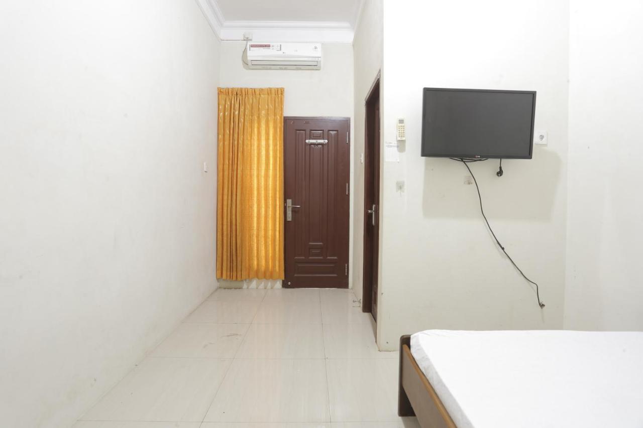 Oyo 93119 Guest House Leo Patra Muara Badak Ngoại thất bức ảnh