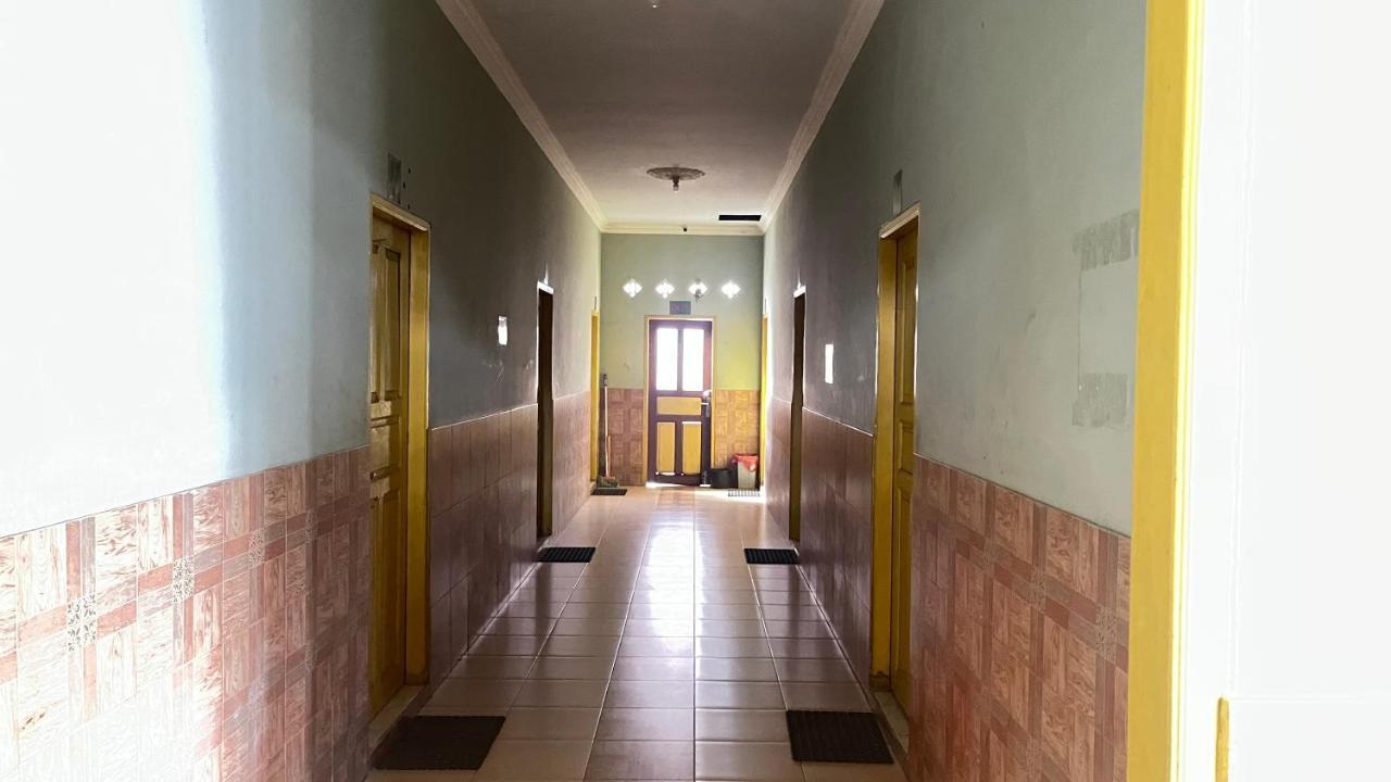 Oyo 93119 Guest House Leo Patra Muara Badak Ngoại thất bức ảnh