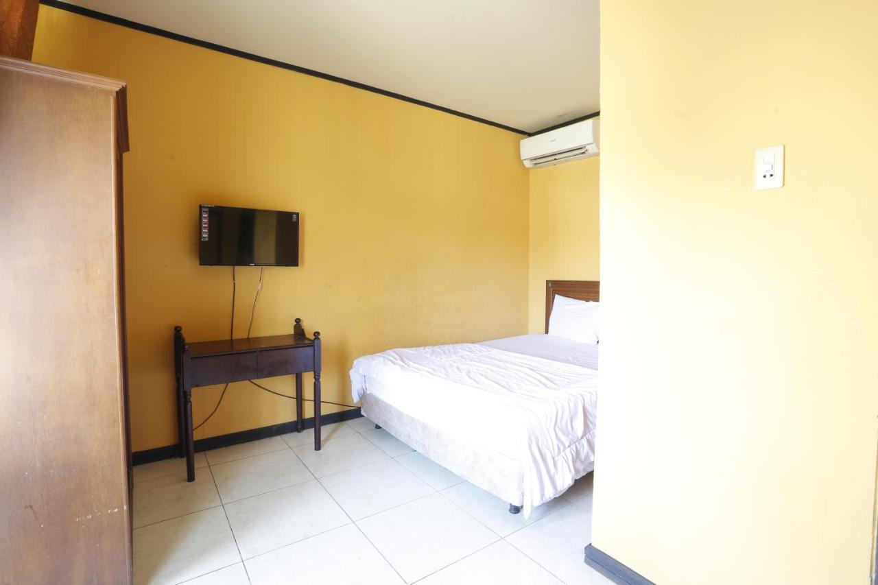 Oyo 93119 Guest House Leo Patra Muara Badak Ngoại thất bức ảnh
