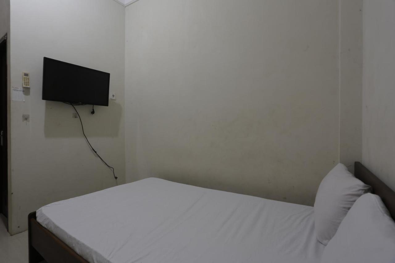 Oyo 93119 Guest House Leo Patra Muara Badak Ngoại thất bức ảnh