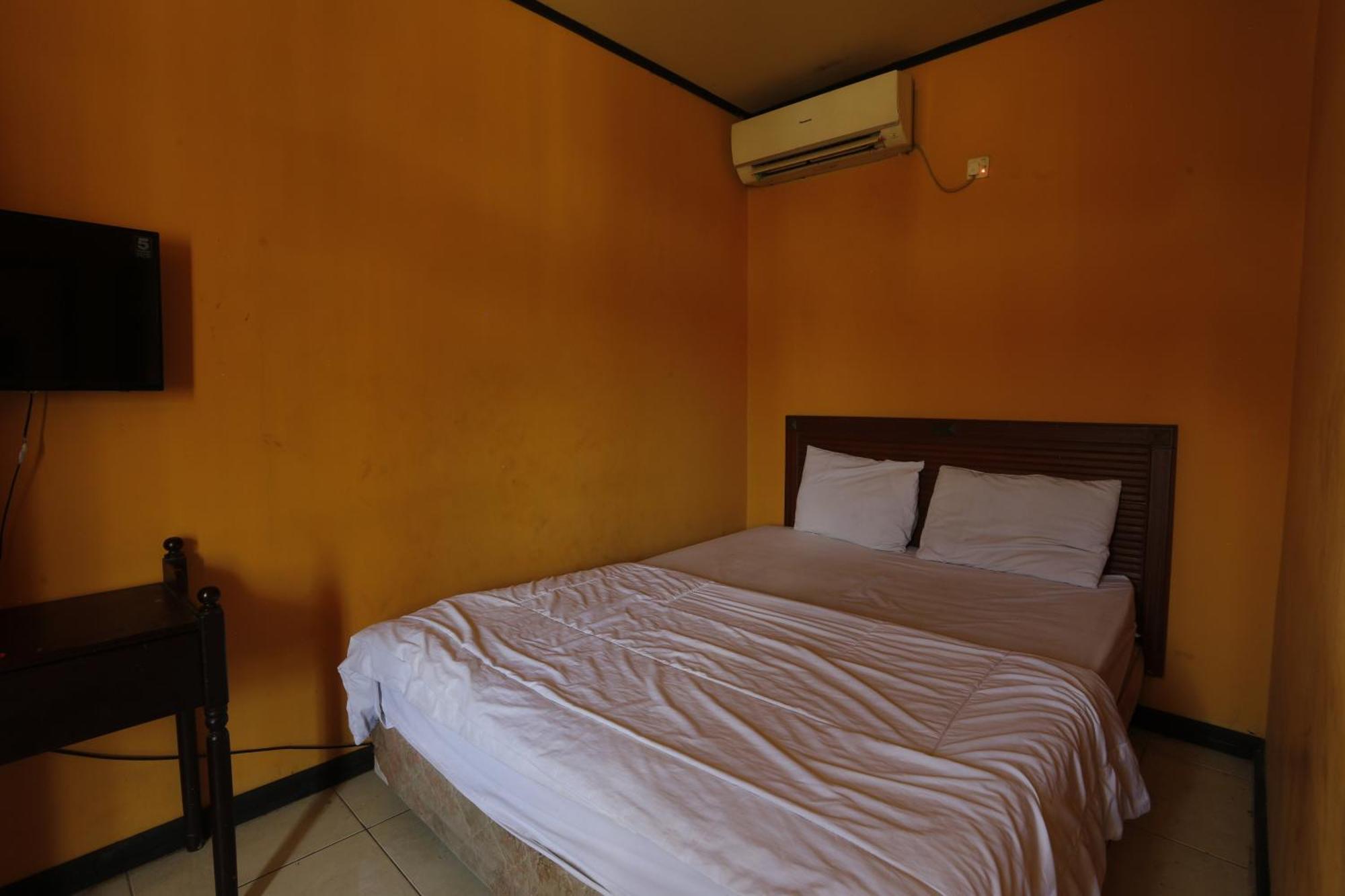 Oyo 93119 Guest House Leo Patra Muara Badak Ngoại thất bức ảnh