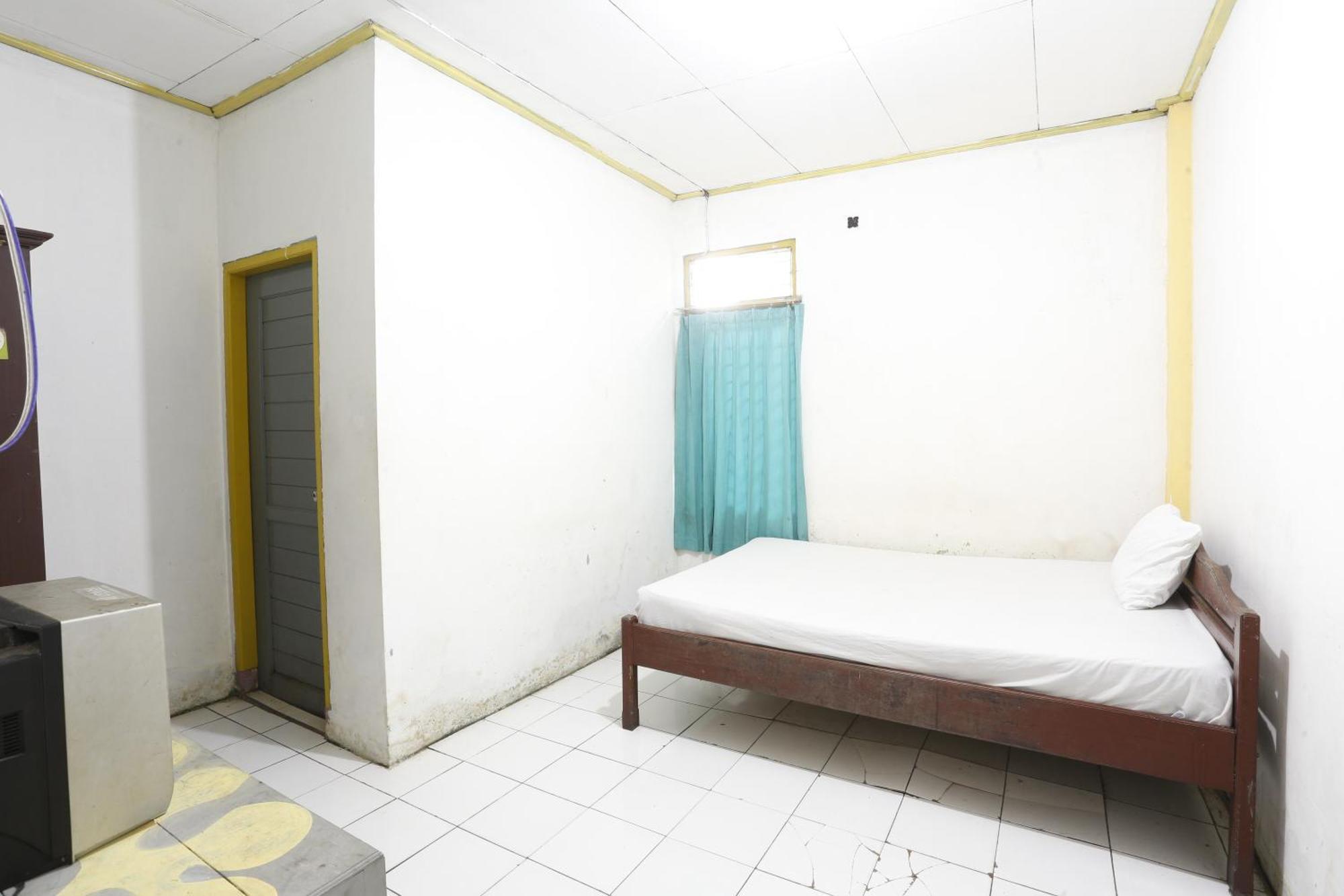 Oyo 93119 Guest House Leo Patra Muara Badak Ngoại thất bức ảnh