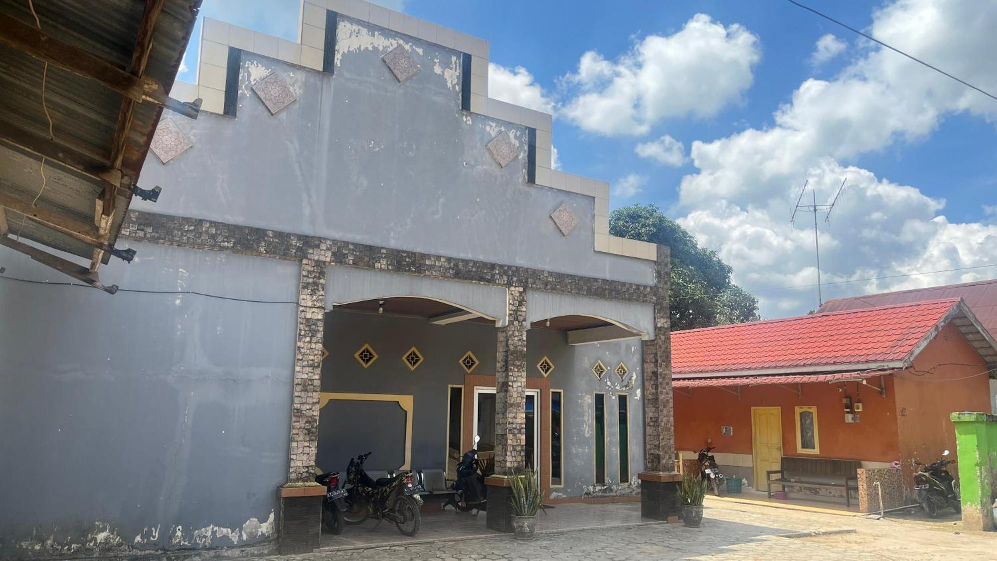 Oyo 93119 Guest House Leo Patra Muara Badak Ngoại thất bức ảnh