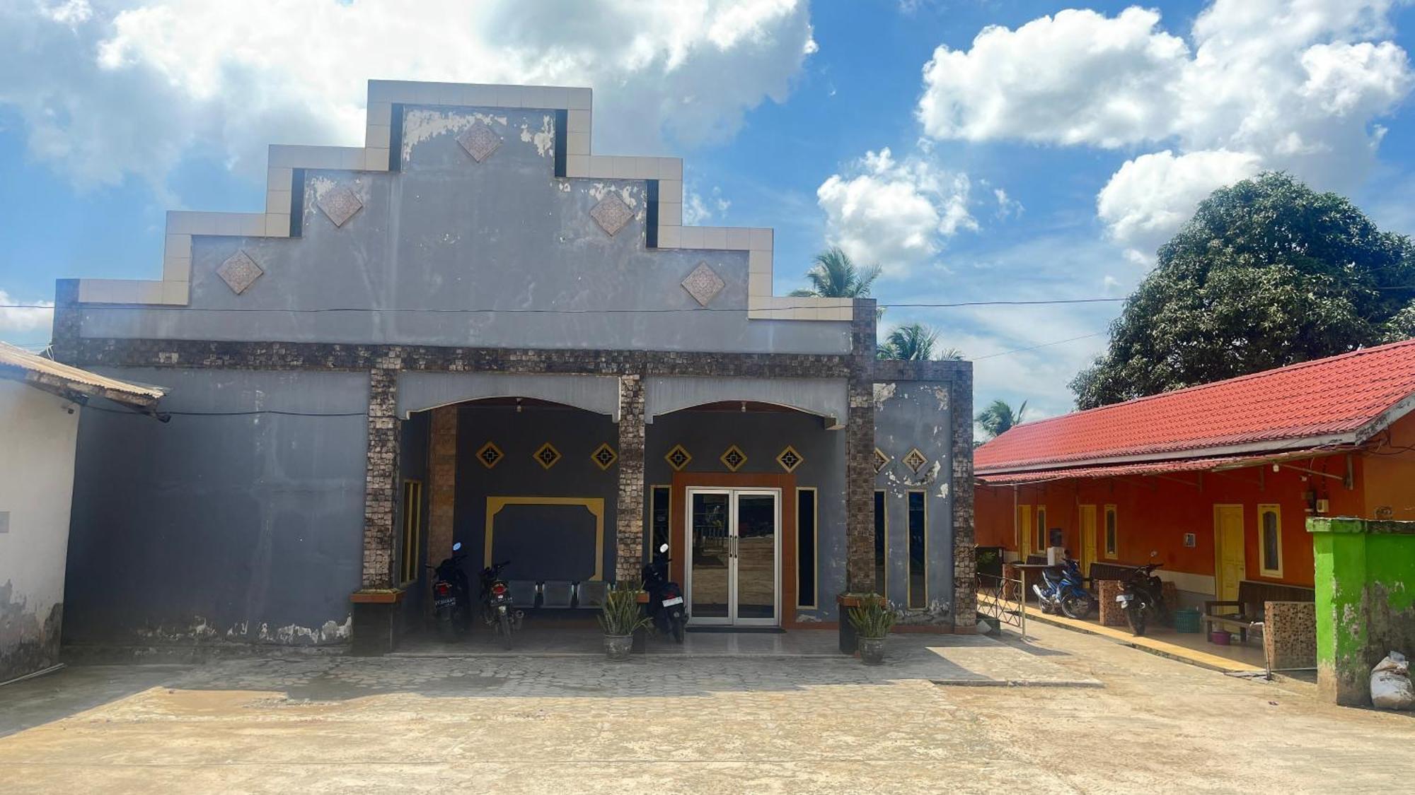 Oyo 93119 Guest House Leo Patra Muara Badak Ngoại thất bức ảnh