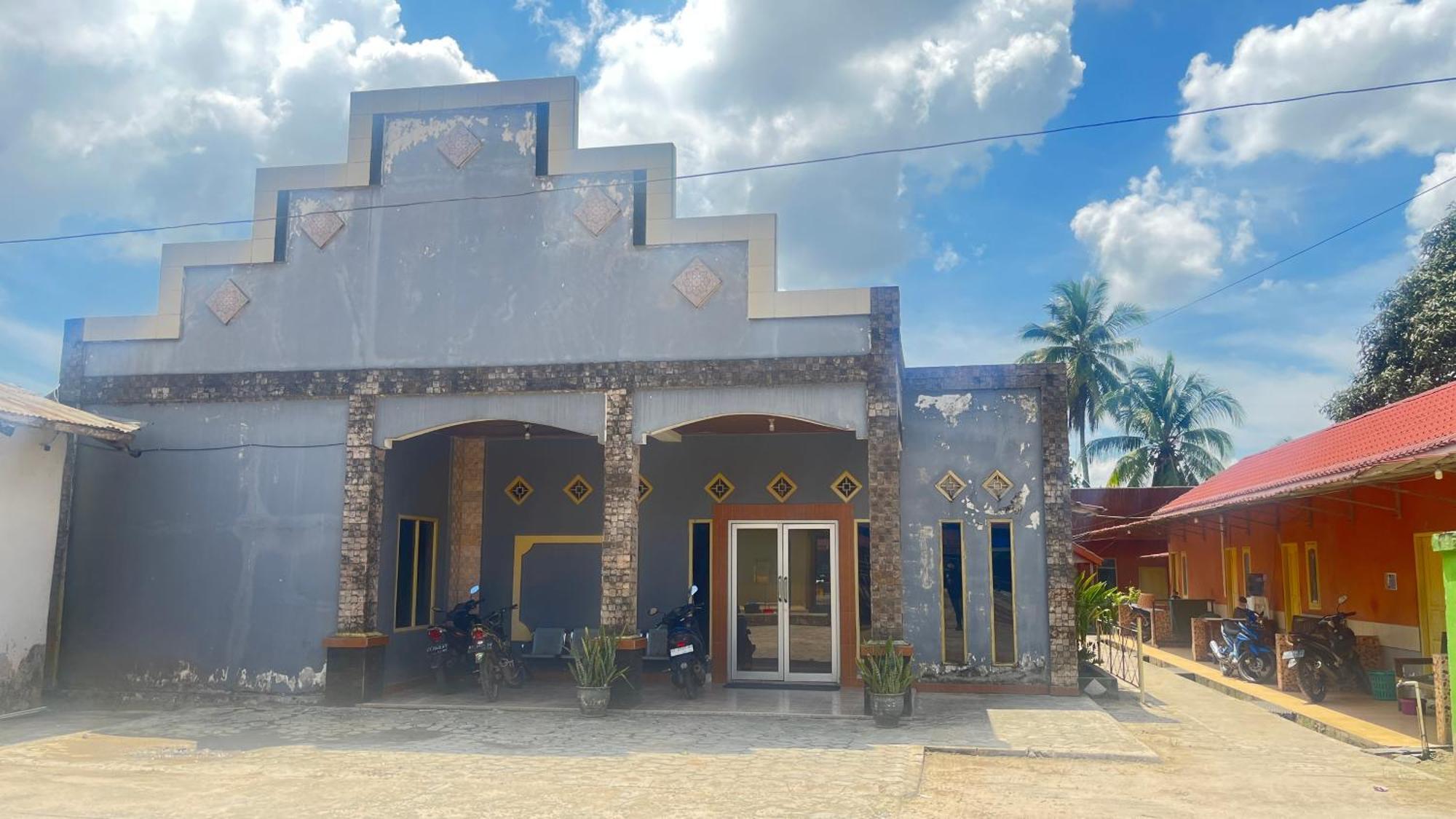Oyo 93119 Guest House Leo Patra Muara Badak Ngoại thất bức ảnh