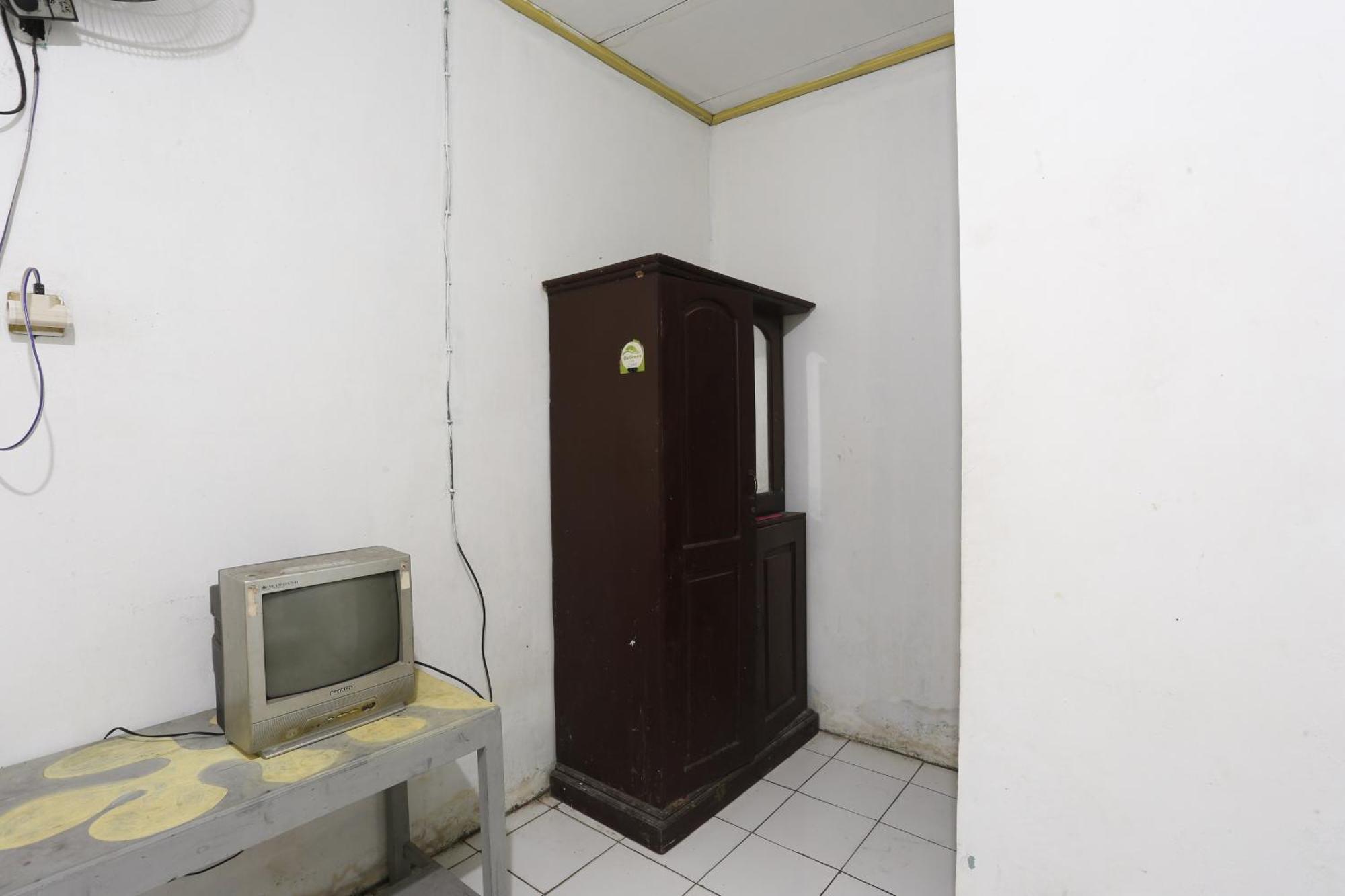 Oyo 93119 Guest House Leo Patra Muara Badak Ngoại thất bức ảnh