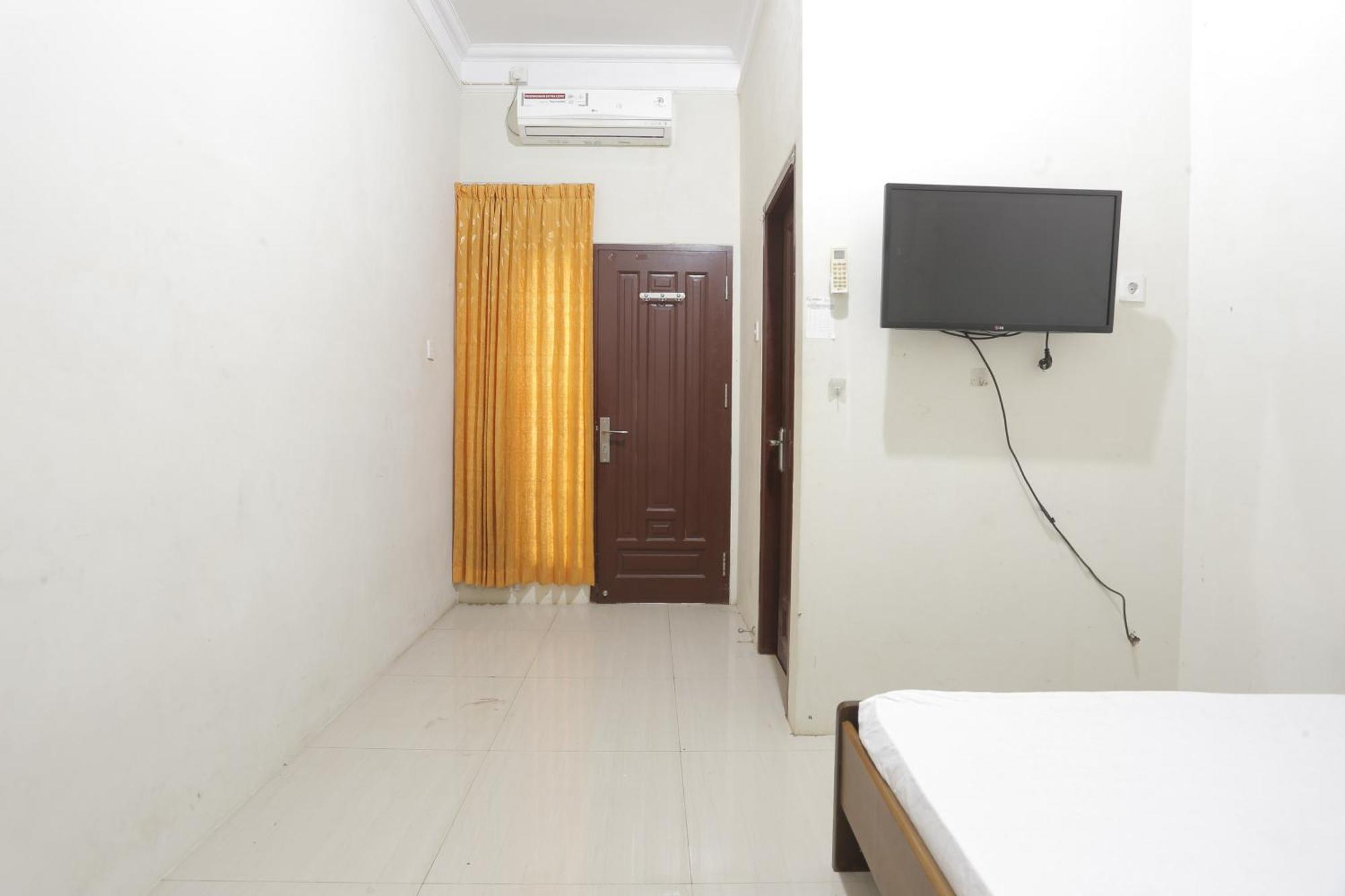 Oyo 93119 Guest House Leo Patra Muara Badak Ngoại thất bức ảnh