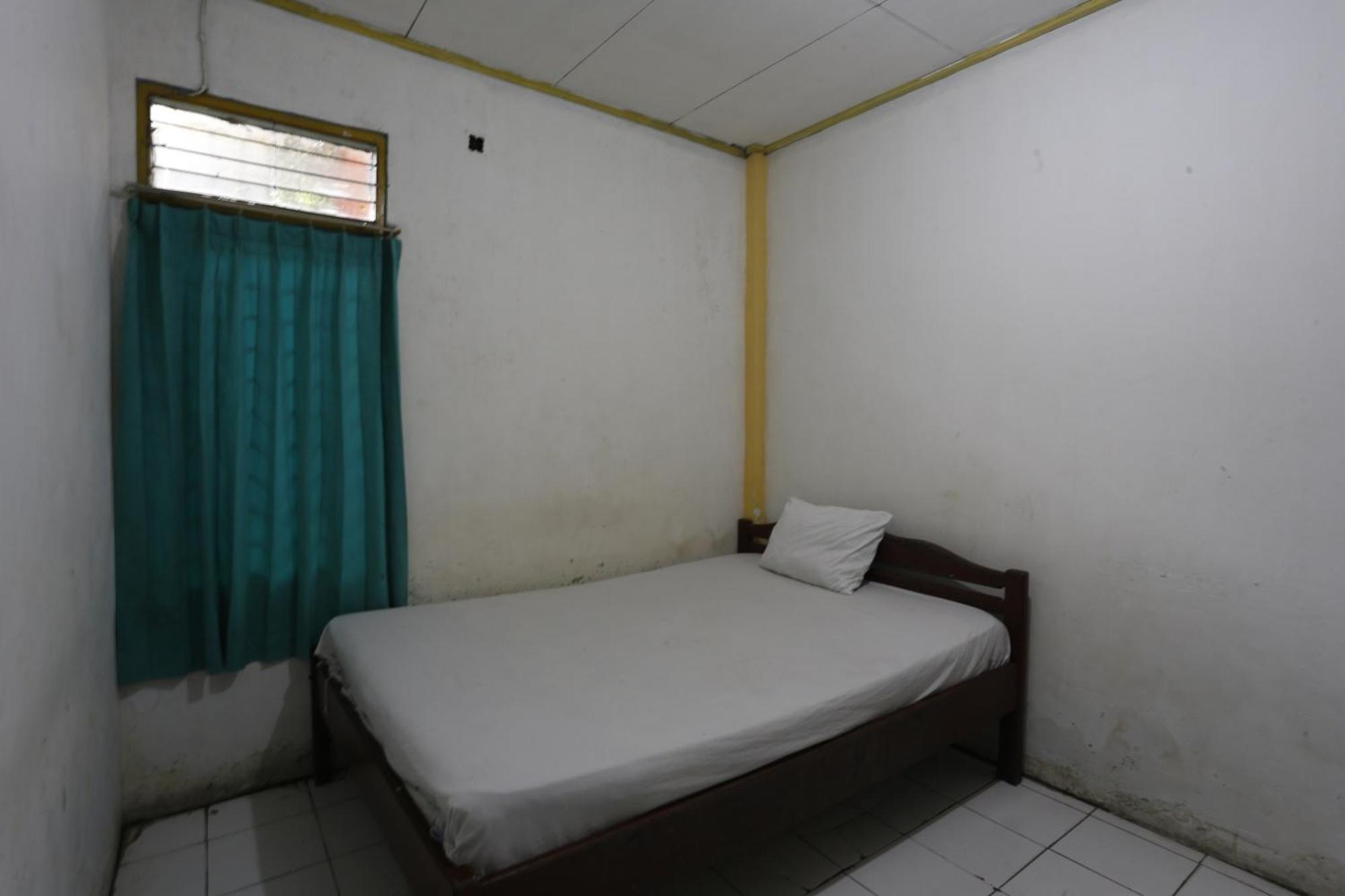 Oyo 93119 Guest House Leo Patra Muara Badak Ngoại thất bức ảnh