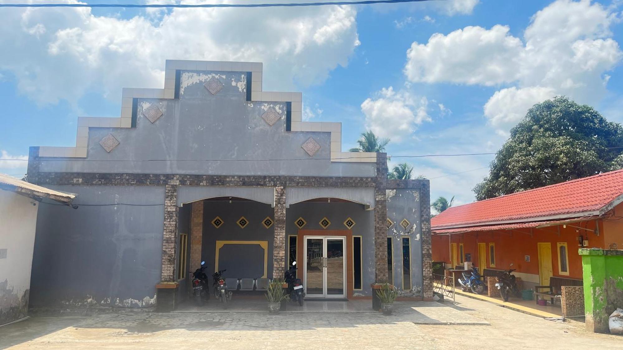 Oyo 93119 Guest House Leo Patra Muara Badak Ngoại thất bức ảnh