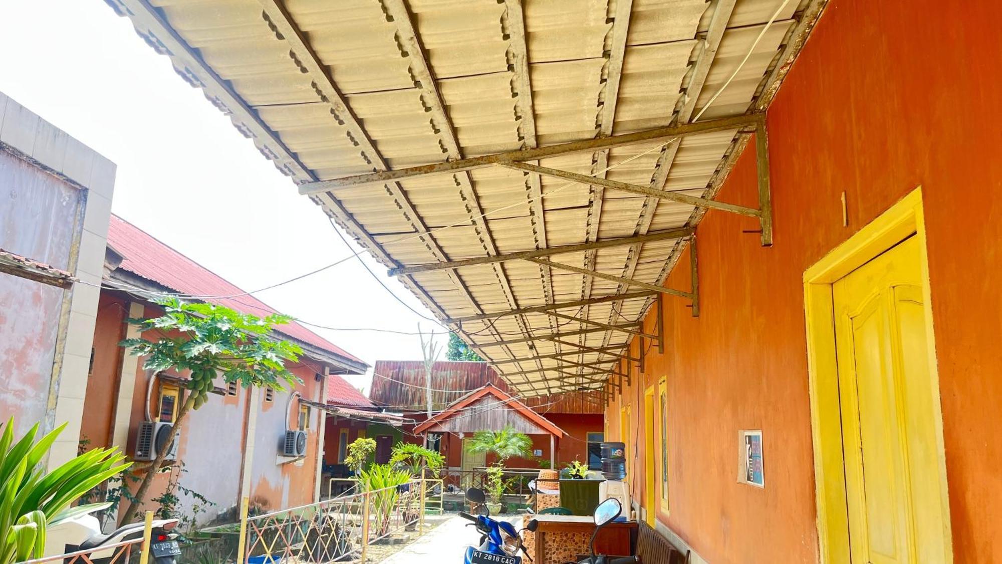 Oyo 93119 Guest House Leo Patra Muara Badak Ngoại thất bức ảnh