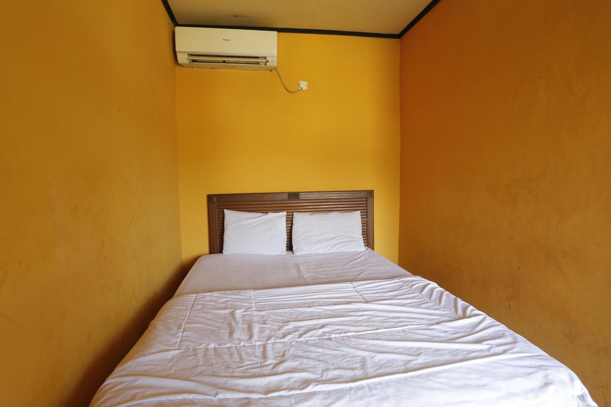 Oyo 93119 Guest House Leo Patra Muara Badak Ngoại thất bức ảnh
